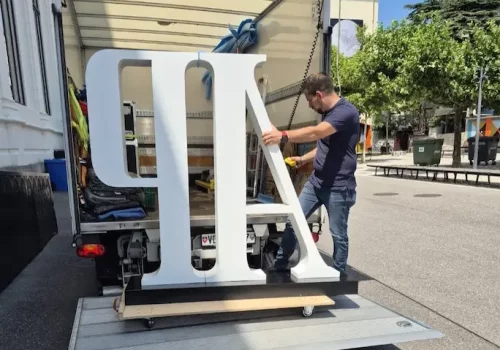 livraison-fragile-neuchatel-vitrine